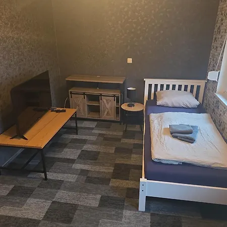 Gäste- Und Monteurwohnung Im Dg In Mit Ac